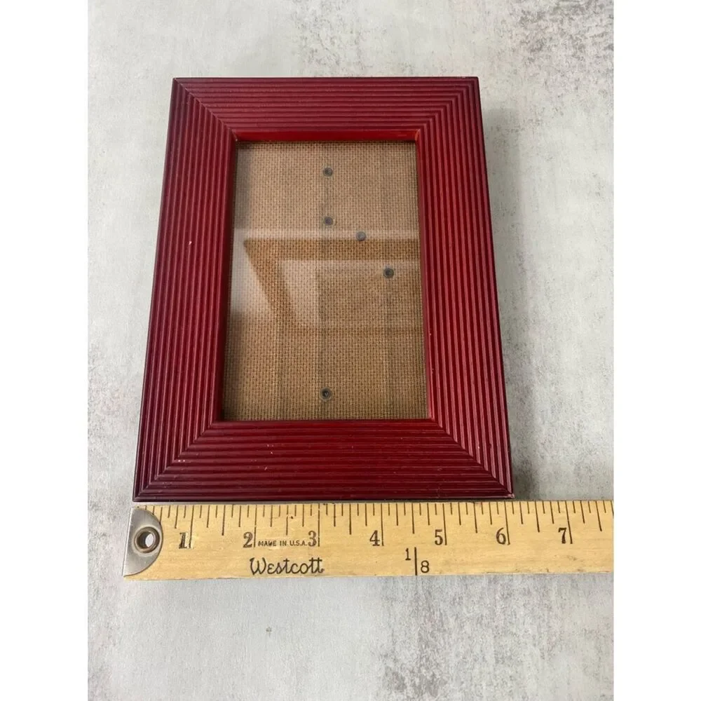 Vintage solid wood Red Ribbed Picture Frame - 4x6 Photo